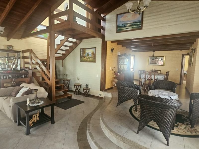 Casa campestre con piscina en Guayllabamba