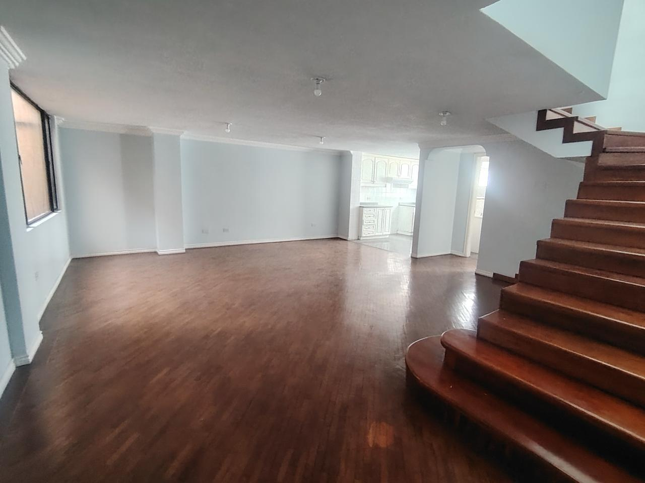Dúplex en venta, Av. Eloy Alfaro